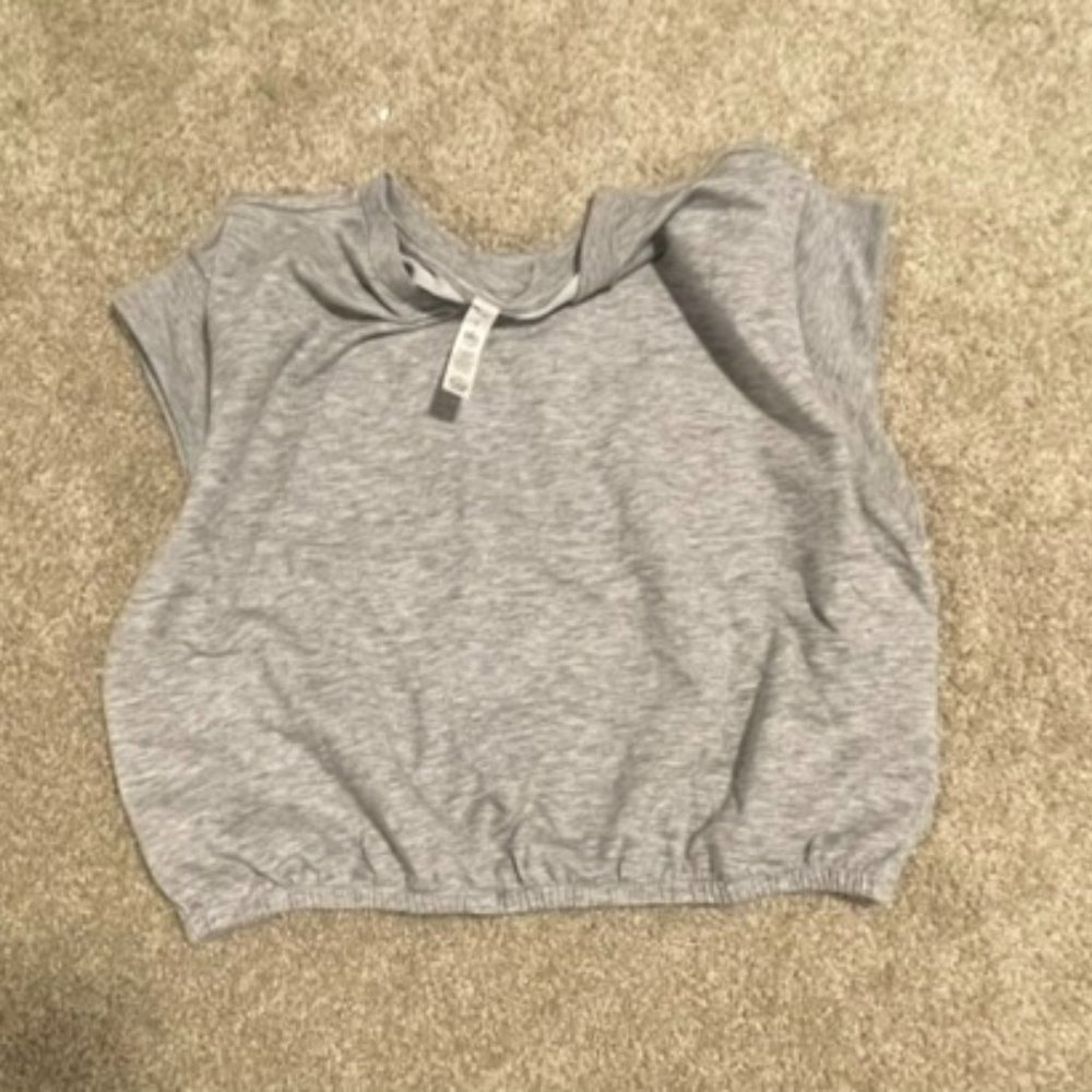 Alo Yoga Women's Grey T-shirt